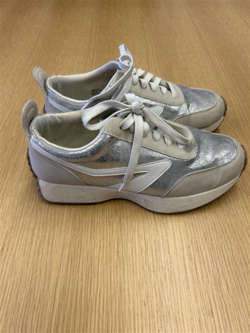 DV by Dolce Vita, Size 9.5, Medium Width in Silver